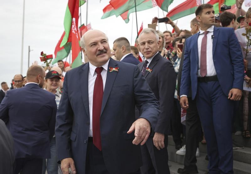 Belarus government blocks top media outlet, detain reporters. (AP Photo)